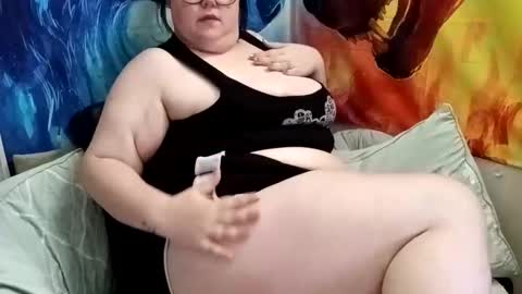 Snapshot of lacy_deville chatting on April 12, 4:01 pm lacy_deville online show from April 12, 4:01 pm