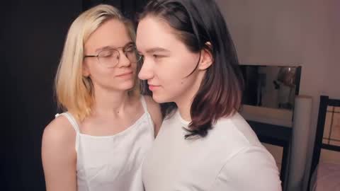 Snapshot of lacyedison chatting on May 12, 7:11 pm Violet and Isabel online show from May 12, 7:11 pm