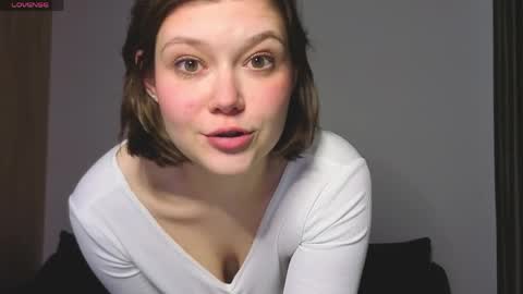 lady_birdd online show from April 13, 4:23 pm
