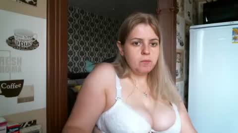 Snapshot of lady_cute_cat chatting on October 9, 3:59 am lady cute cat29 online show from October 9, 3:59 am