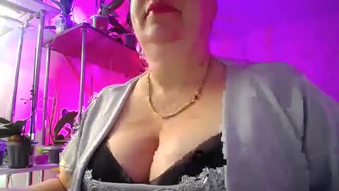 Lady Gloria online show from January 23, 5:45 am