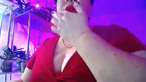 Lady Gloria online show from December 19, 5:47 am