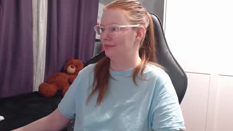 Snapshot of lady_inari chatting on December 7, 10:17 pm Angelika online show from December 7, 10:17 pm