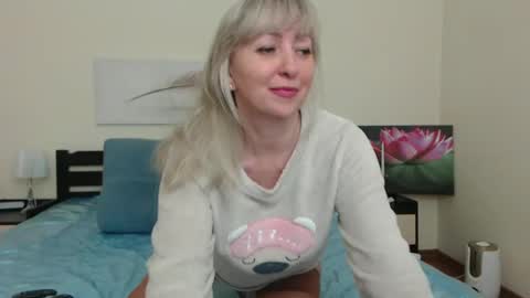 Snapshot of lady_milf_hot chatting on February 23, 4:13 pm Sofi online show from February 23, 4:13 pm