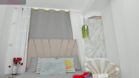 Snapshot of lady_miss___ chatting on April 7, 12:05 pm lady_miss___ online show from April 7, 12:05 pm