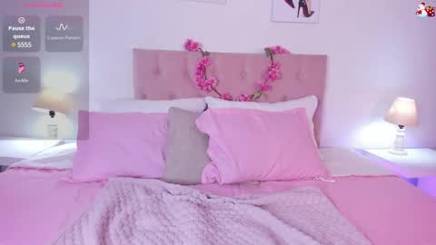 Lady  online show from February 7, 10:41 pm