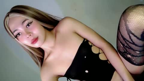 Snapshot of lady_of_pleasure28 chatting on December 26, 11:54 am Ella online show from December 26, 11:54 am