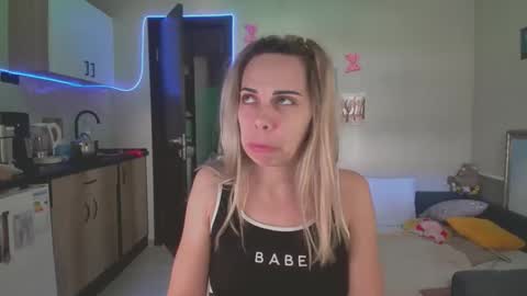 lady_smile69 online show from September 18, 12:40 pm