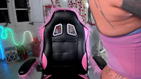 Mia online show from March 22, 7:39 pm