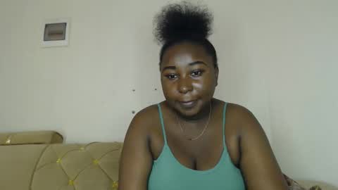 Snapshot of lady_twerky chatting on February 6, 10:51 am Maya online show from February 6, 10:51 am