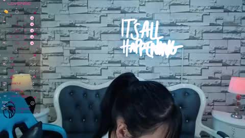 Snapshot of lady_violet_bridgerton_a chatting on December 6, 2:35 am Lady Violet Bridgerton online show from December 6, 2:35 am
