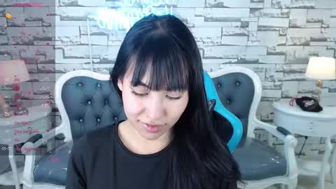 Snapshot of lady_violet_bridgerton_a chatting on December 10, 11:19 pm Lady Violet Bridgerton online show from December 10, 11:19 pm
