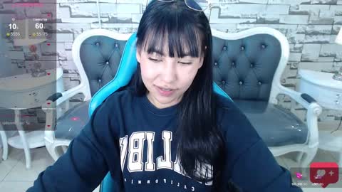 Snapshot of lady_violet_bridgerton_a chatting on January 26, 5:44 pm Lady Violet Bridgerton online show from January 26, 5:44 pm