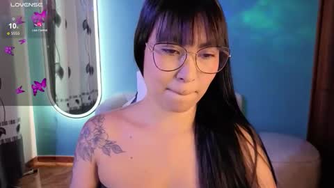 Snapshot of lady_violet_bridgerton_a chatting on October 11, 10:30 pm Lady Violet Bridgerton online show from October 11, 10:30 pm