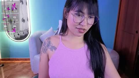 Snapshot of lady_violet_bridgerton_a chatting on October 13, 8:09 pm Lady Violet Bridgerton online show from October 13, 8:09 pm