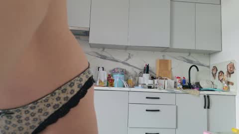 Sima Ladybigsmile online show from April 10, 6:29 am