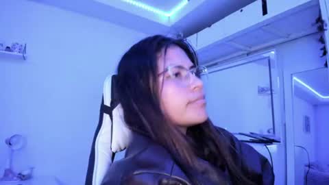  Lady  online show from July 7, 7:23 am