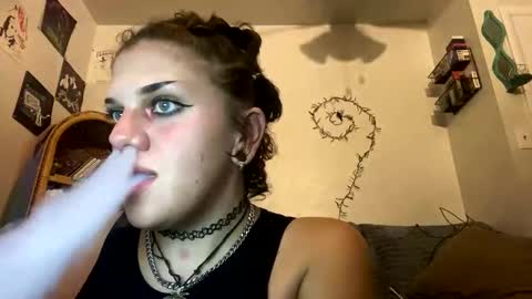 ladybug666999 online show from November 13, 1:04 am