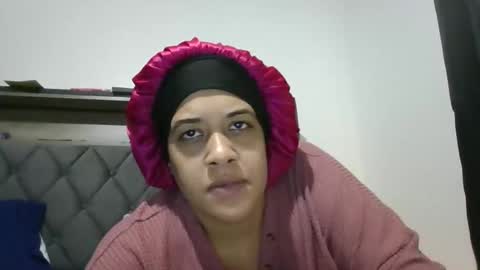 Snapshot of ladycinnabon chatting on February 19, 6:00 am Stephanie online show from February 19, 6:00 am