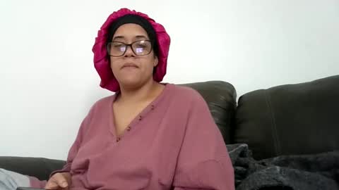 Snapshot of ladycinnabon chatting on October 15, 7:25 pm Stephanie online show from October 15, 7:25 pm