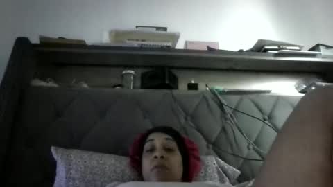 Snapshot of ladycinnabon chatting on December 13, 8:14 pm Stephanie online show from December 13, 8:14 pm