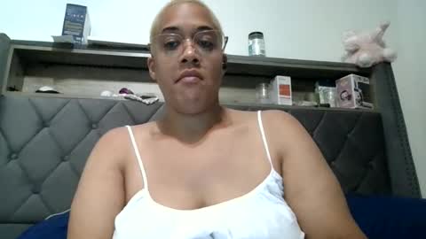 Snapshot of ladycinnabon chatting on July 5, 5:36 am Stephanie online show from July 5, 5:36 am