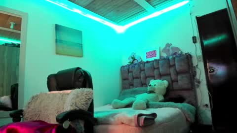 Snapshot of ladydanniela chatting on December 15, 8:08 am leidy daniela online show from December 15, 8:08 am