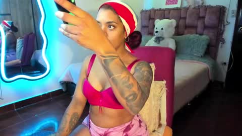 Snapshot of ladydanniela chatting on February 7, 7:40 am leidy daniela online show from February 7, 7:40 am