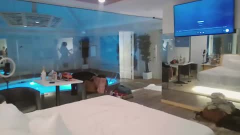 Snapshot of ladylux625 chatting on January 8, 4:48 am luxandleo online show from January 8, 4:48 am