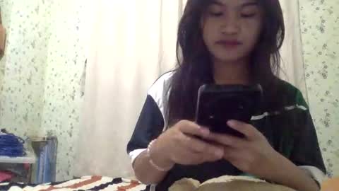 Snapshot of ladypetite11 chatting on February 27, 2:00 am ladypetite11 online show from February 27, 2:00 am