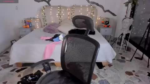 Lady  online show from October 28, 5:11 am