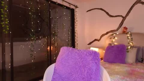 Lady  online show from December 5, 6:44 am