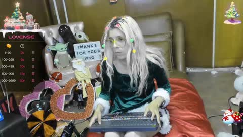 Skinnygirl online show from December 17, 11:38 pm