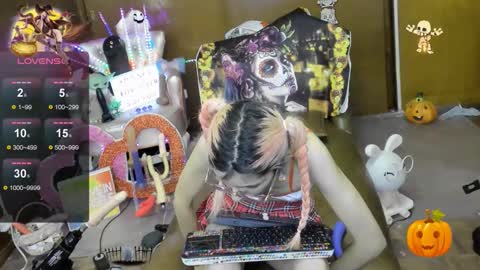 Skinnygirl online show from November 1, 8:00 pm