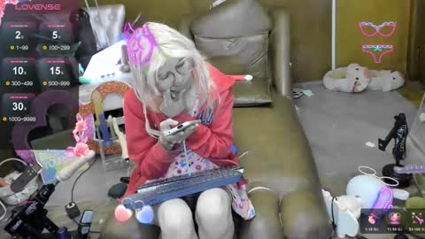 Skinnygirl online show from November 14, 11:35 pm