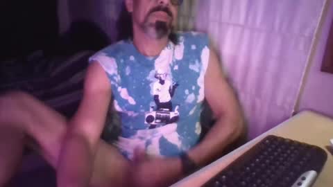 Snapshot of lagenovadura chatting on July 17, 4:30 am La Genova esta Dura beard boy male dick mastubate latinosexy latinohot latino glasses mature strong stronglegs online show from July 17, 4:30 am