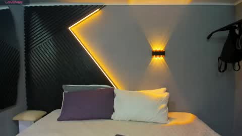    online show from April 14, 10:16 pm