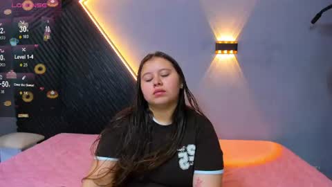 Snapshot of laia_and_aloby chatting on June 10, 11:13 pm online show from June 10, 11:13 pm