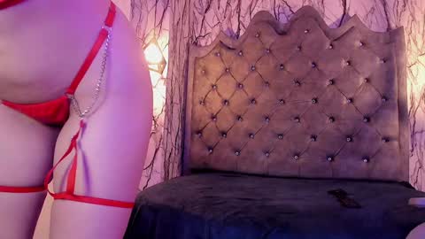 Laia online show from December 14, 3:25 pm