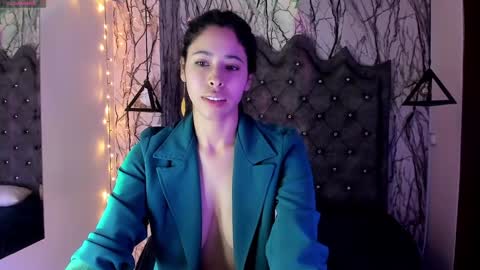 Laia online show from January 8, 3:39 pm