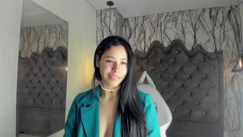 Laia online show from January 30, 6:00 pm