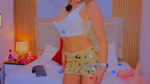 laiamilf online show from January 17, 12:59 am