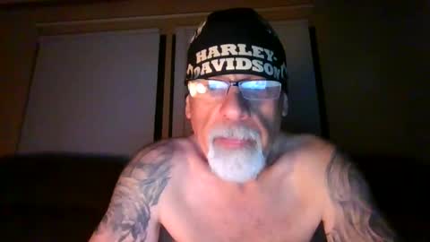 Snapshot of laidbackluxury chatting on May 20, 1:23 am laidbackluxury online show from May 20, 1:23 am