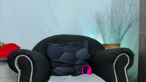 Snapshot of lailacastillomilf chatting on April 22, 2:51 pm Lailacastillo online show from April 22, 2:51 pm