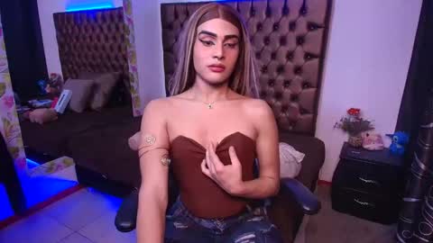 Camila online show from May 12, 2:30 am