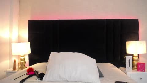 Laila Stilwills online show from April 7, 4:46 am