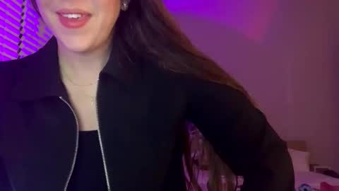 Snapshot of laineylifts chatting on January 19, 1:20 am Lainey online show from January 19, 1:20 am