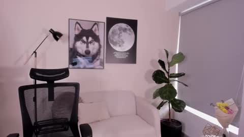 Laira online show from November 29, 9:40 pm