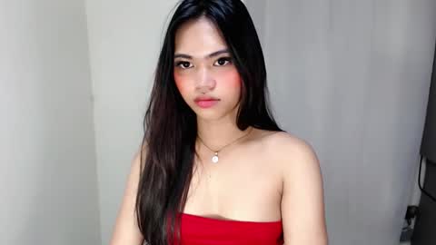 Snapshot of laire_allure chatting on April 4, 6:00 am laire online show from April 4, 6:00 am