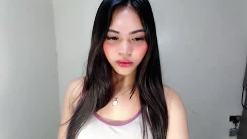 Snapshot of laire_allure chatting on April 5, 6:21 am laire online show from April 5, 6:21 am